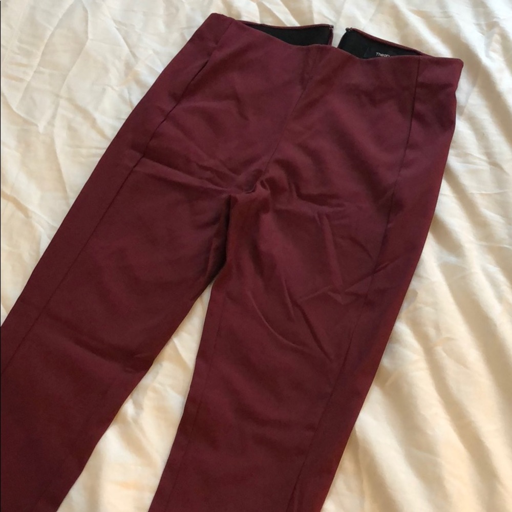 Theory Legging Pant with Zipper in Maroon